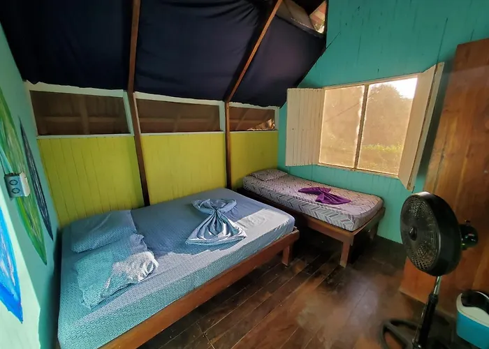 Mariposas Hostal *