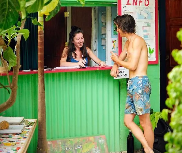 Mariposas Hostal *