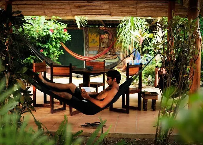 Mariposas Hostal *
